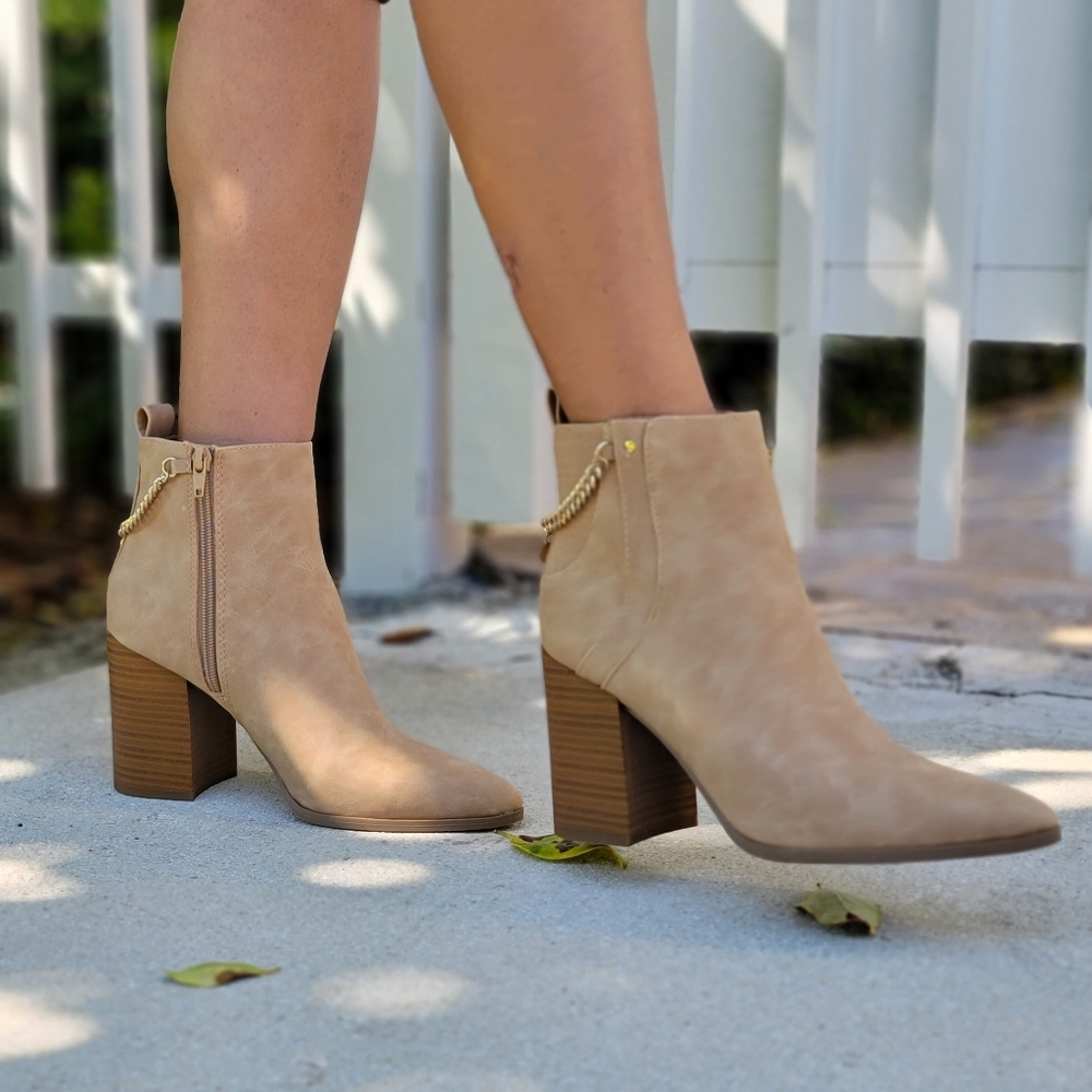 Women's Pointy Toe Chain Lace Stacked Block Heel Ankle Bootie 3.50"
